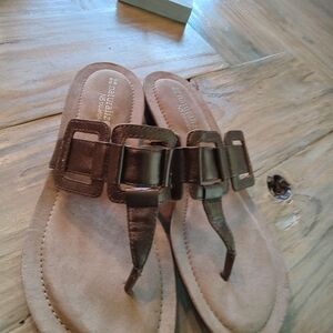 Naturlizer Ruttle Bronze T-strap Toe Thong Leather Sandals Size 7